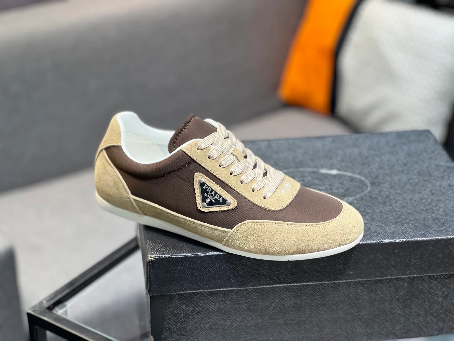Men's shoes 💰440 PRADA (Prada) uses original cow suede, genuine leather lining, original foam wear-resistant soft outsole, casual sports version, young fashion, European and American trend, British style, actual picture color. Standard code: Men’s size 38/44 (45 can be customized)